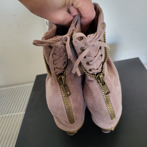 Boots - Picture 2 of 6